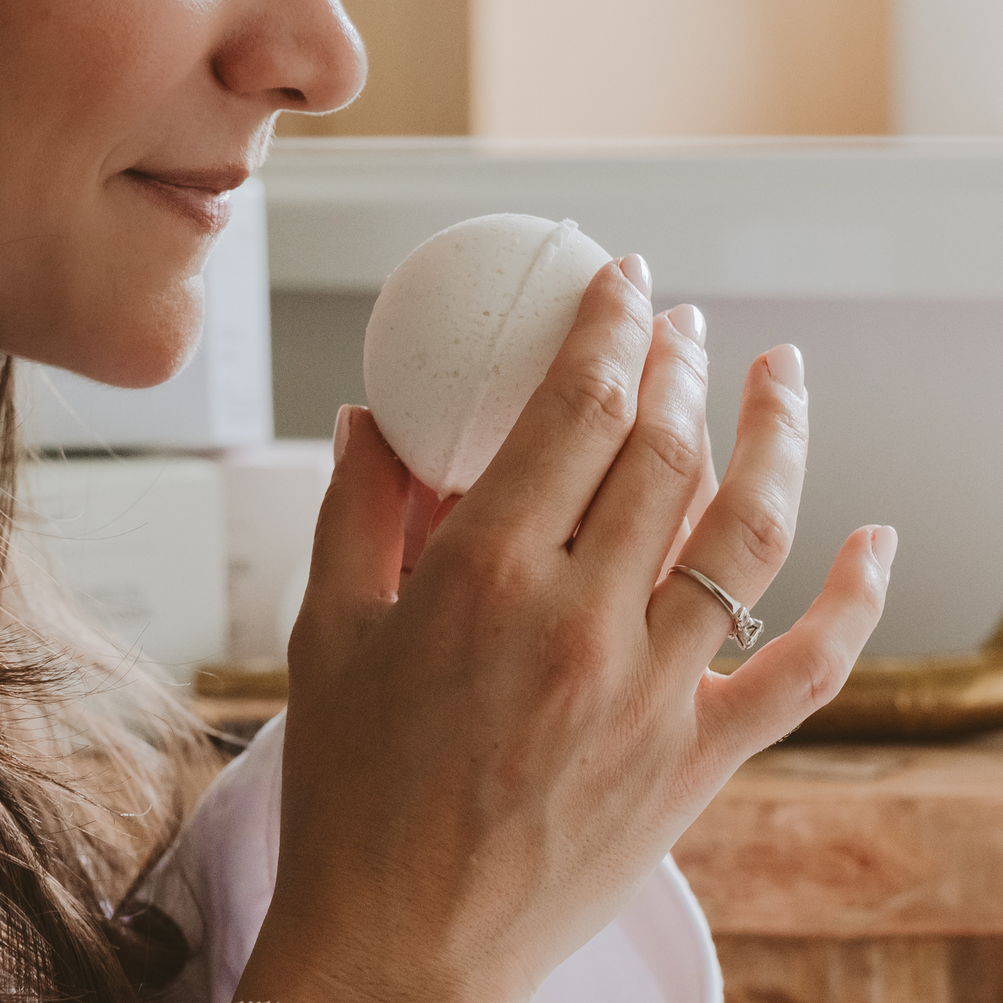 White Tea and Jasmine 4.6 oz Bath Bomb