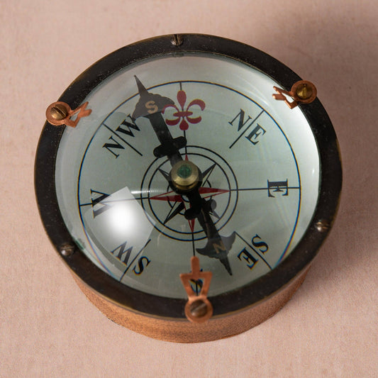 Bada Magnifying Compass