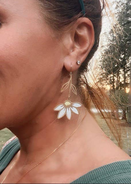 Daisy brass flow earrings