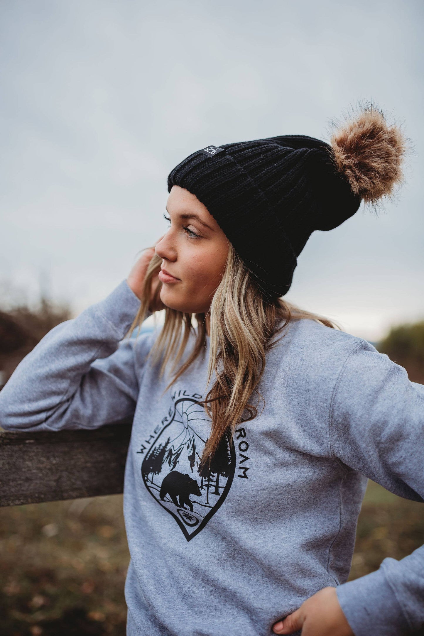 Knitted Pom Pom Beanie: Black