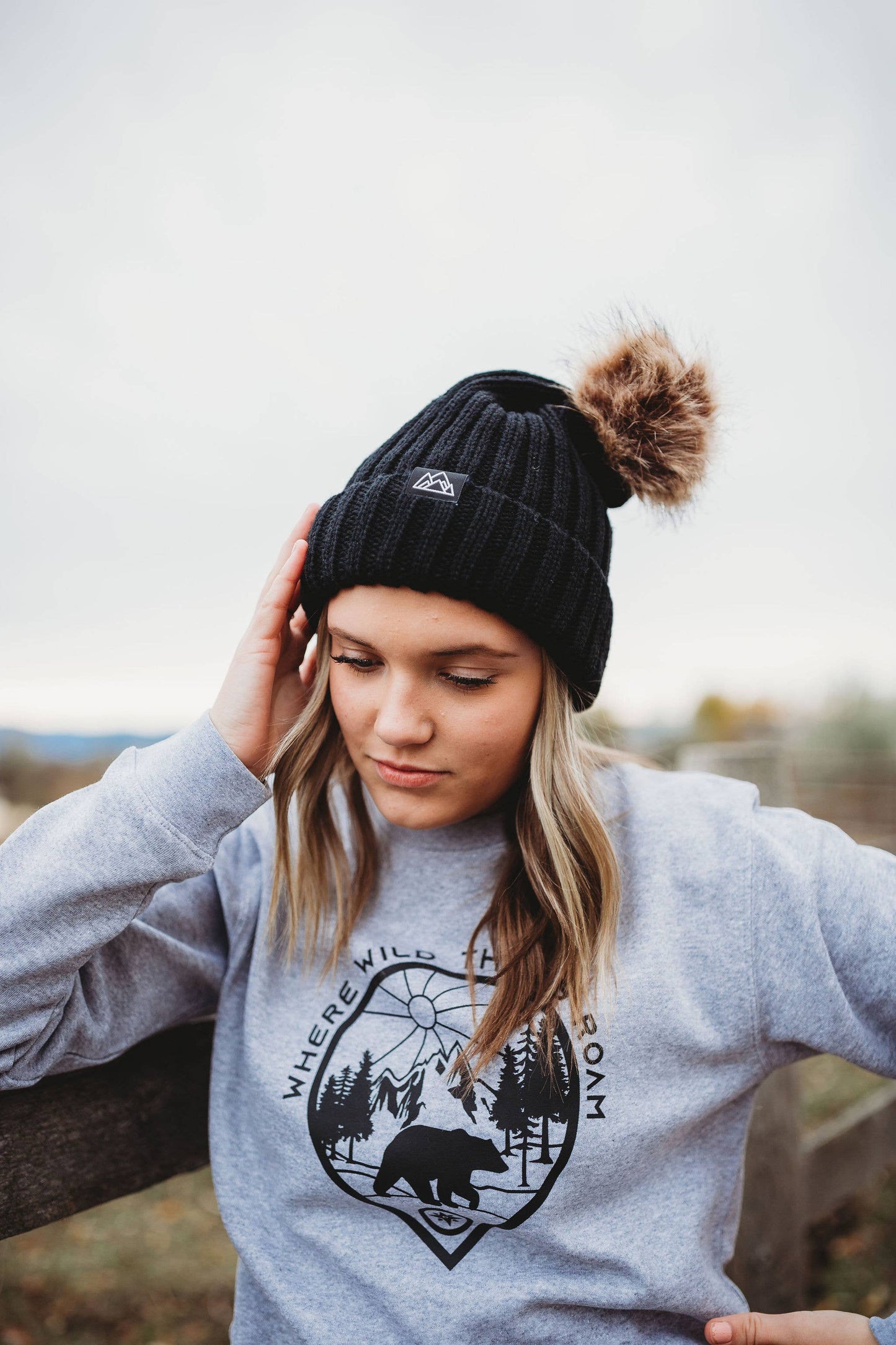 Knitted Pom Pom Beanie: Black