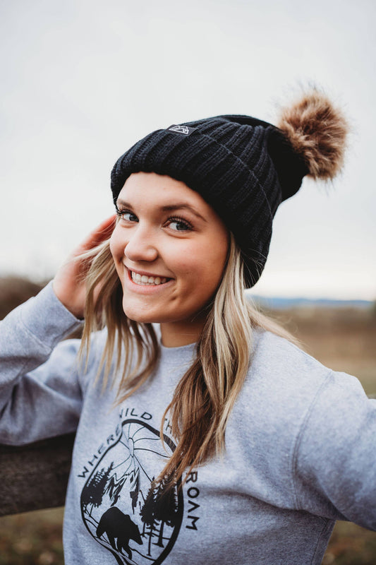 Knitted Pom Pom Beanie: Black