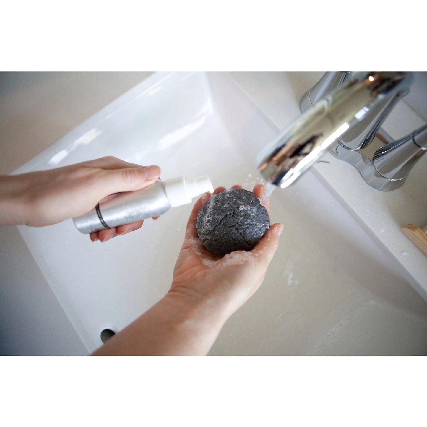 Konjac Facial Cleansing Sponge Biodegradable - Charcoal